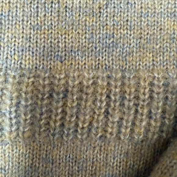 VOLCOM beige and blue Sweater - Picture 4 of 7